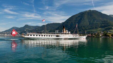 Vue bateau sur lac Léman Genève