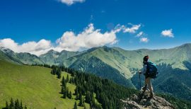 vue sur un massif montagneux