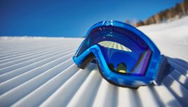 masque de ski sur la neige