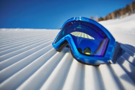 masque de ski sur la neige