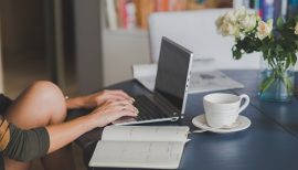 femme en télétravail