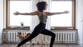 femme entrain de faire du yoga