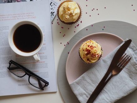 plan de travail et gâteaux