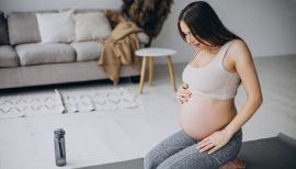 Femme enceinte faisant du sport