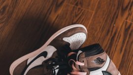 paire de chaussures pour la salle de sport