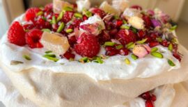 meringue pavlova en gros plan