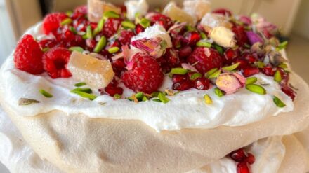 meringue pavlova en gros plan