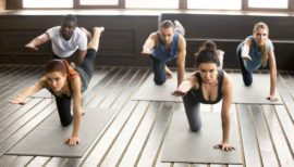 cours collectif de yoga en gym