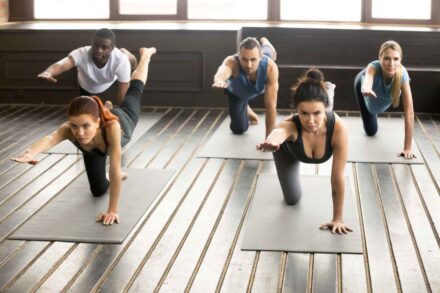 cours collectif de yoga en gym