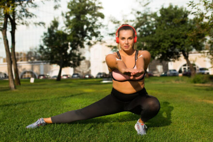 femme faisant du sport en plein air