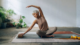 femme de plus de 50 ans faisant du sport