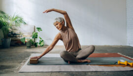 femme de plus de 50 ans faisant du sport