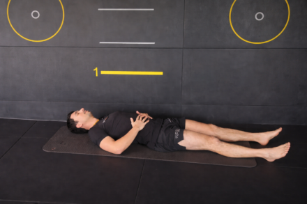 homme au sol qui respire en 4444