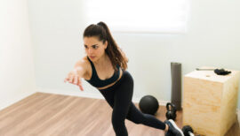 femme pratiquant une activité qui mixe musculation et cardio