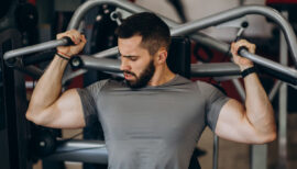 homme pratiquant la musculation jusqu'à l'échec